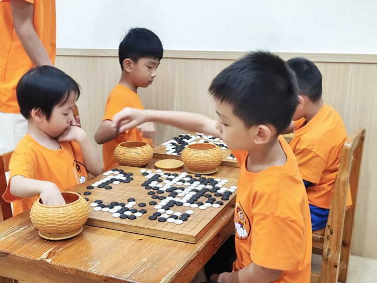 在棋盤上，執(zhí)掌風云變化的小棋手_副本.jpg