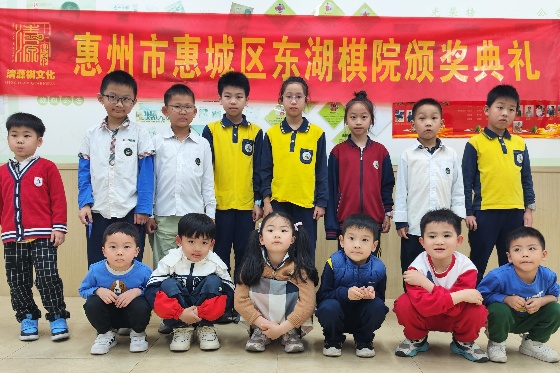 全勤小棋手頒獎(jiǎng)_副本.jpg