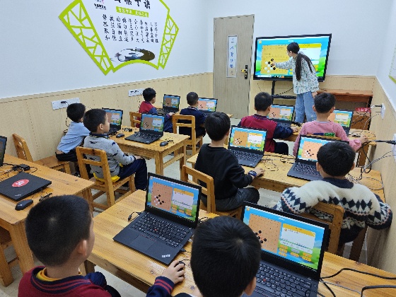 5、一起來看看我們在多媒體課室上課的小棋手們的上課表現(xiàn)吧_副本.jpg