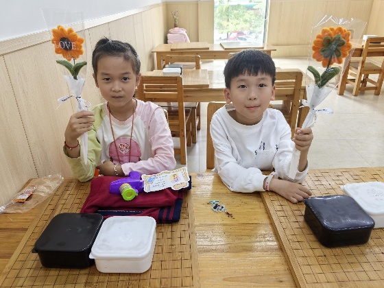 3、為了這個(gè)重要的節(jié)日，棋院為媽媽們準(zhǔn)備了一份小禮物_副本.jpg