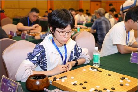 【清源圍棋學(xué)霸之麥芷青】 棋海揚(yáng)帆，學(xué)海遨游：“麥子”的智慧雙翼